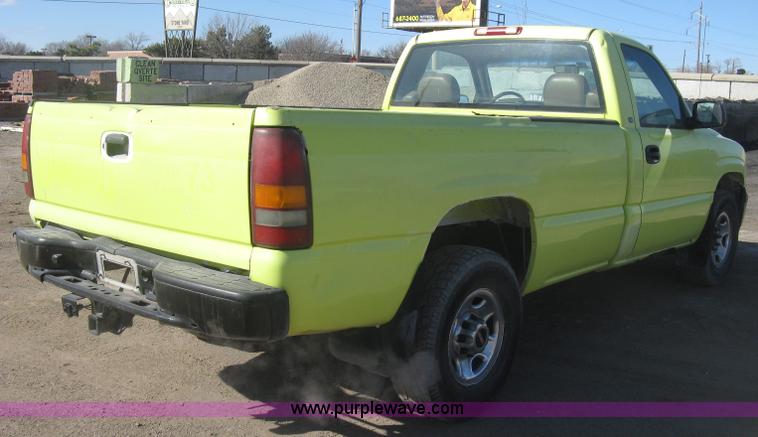 image for item K2857 2000 Chevrolet Silverado 2500 pickup truck