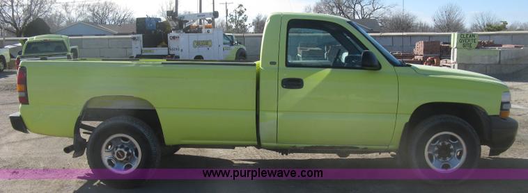 image for item K2857 2000 Chevrolet Silverado 2500 pickup truck