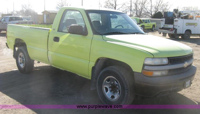 image for item K2857 2000 Chevrolet Silverado 2500 pickup truck