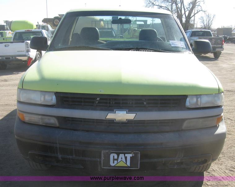 image for item K2857 2000 Chevrolet Silverado 2500 pickup truck