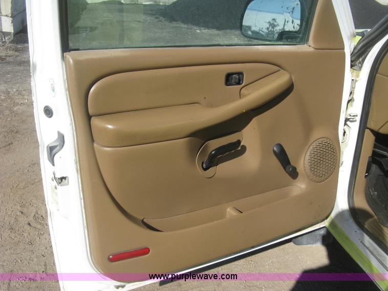 image for item K2857 2000 Chevrolet Silverado 2500 pickup truck