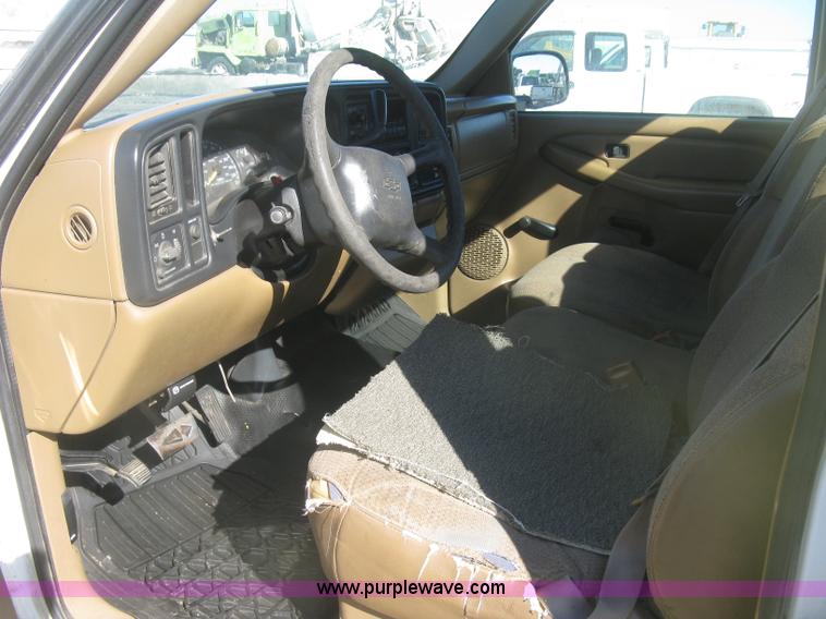 image for item K2857 2000 Chevrolet Silverado 2500 pickup truck