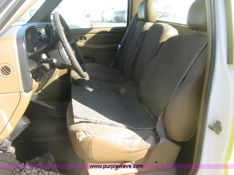 image for item K2857 2000 Chevrolet Silverado 2500 pickup truck