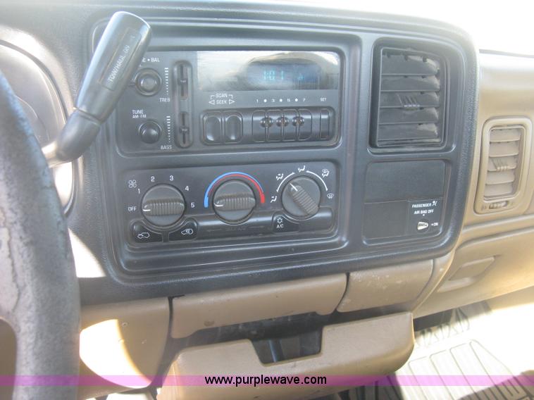 image for item K2857 2000 Chevrolet Silverado 2500 pickup truck