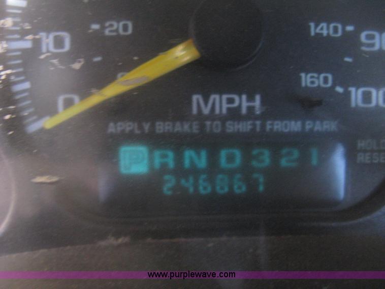 image for item K2857 2000 Chevrolet Silverado 2500 pickup truck