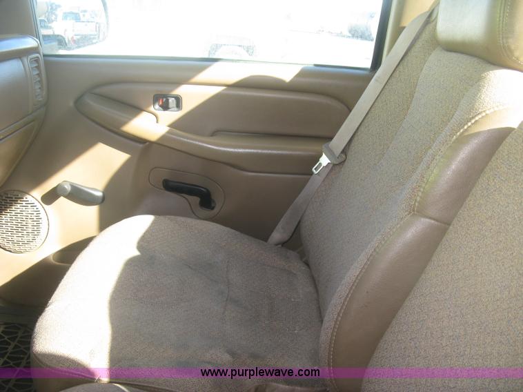 image for item K2857 2000 Chevrolet Silverado 2500 pickup truck