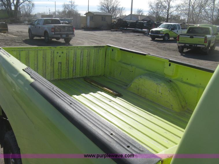 image for item K2857 2000 Chevrolet Silverado 2500 pickup truck