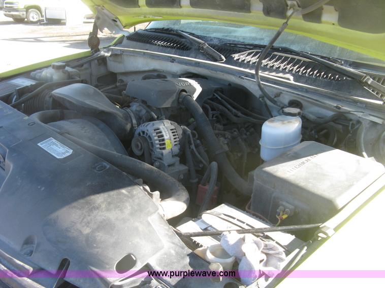 image for item K2857 2000 Chevrolet Silverado 2500 pickup truck