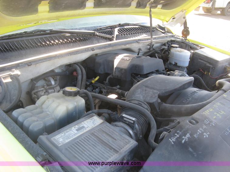 image for item K2857 2000 Chevrolet Silverado 2500 pickup truck