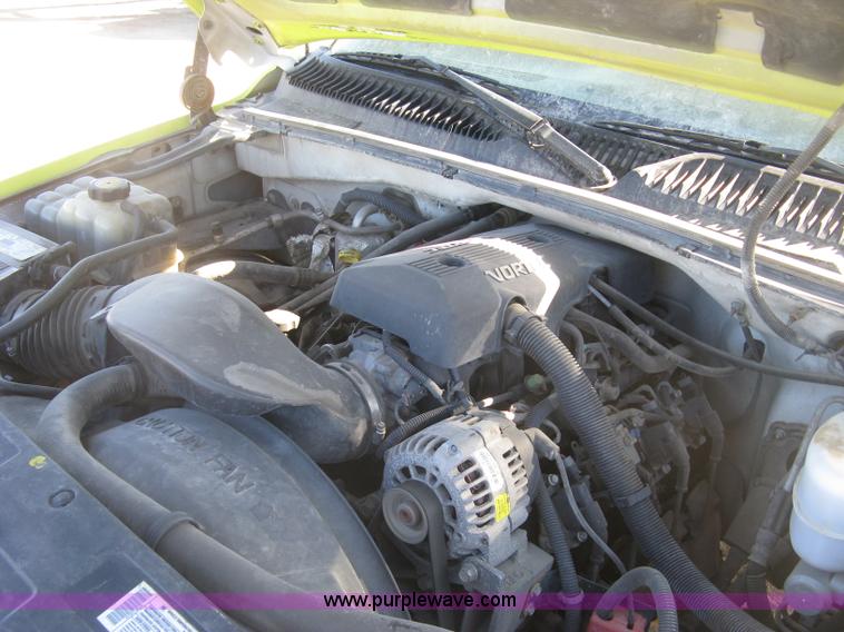 image for item K2857 2000 Chevrolet Silverado 2500 pickup truck