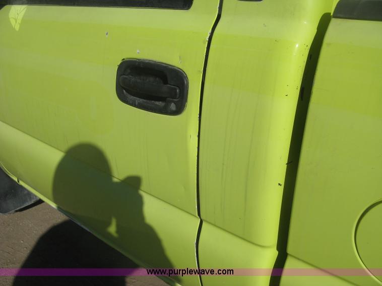 image for item K2857 2000 Chevrolet Silverado 2500 pickup truck