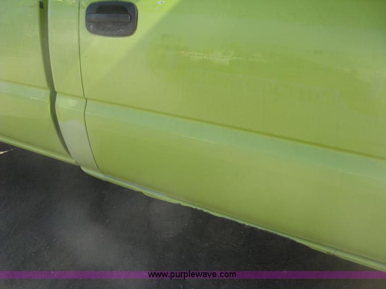 image for item K2857 2000 Chevrolet Silverado 2500 pickup truck