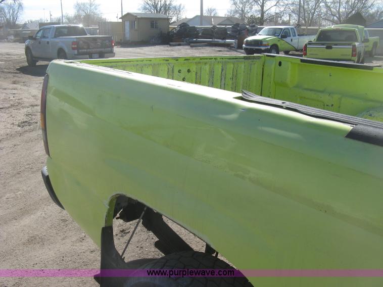 image for item K2857 2000 Chevrolet Silverado 2500 pickup truck