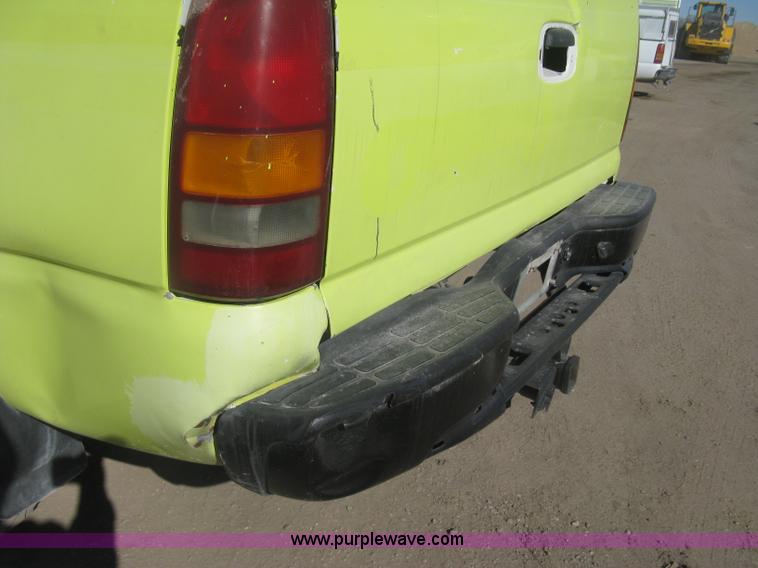 image for item K2857 2000 Chevrolet Silverado 2500 pickup truck