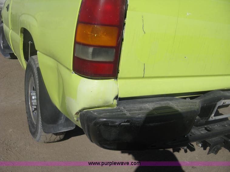 image for item K2857 2000 Chevrolet Silverado 2500 pickup truck