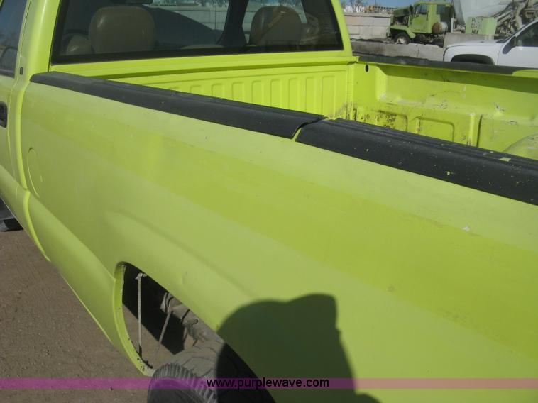 image for item K2857 2000 Chevrolet Silverado 2500 pickup truck