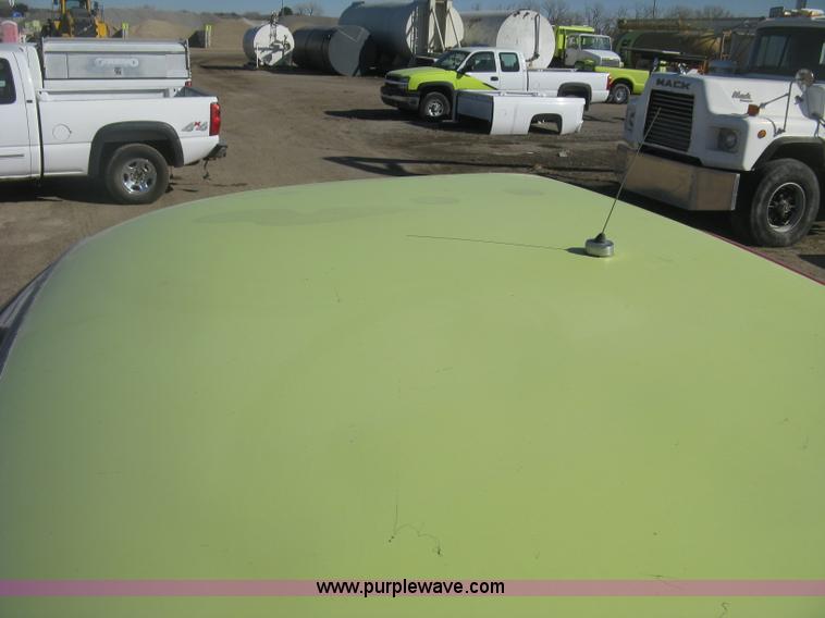 image for item K2857 2000 Chevrolet Silverado 2500 pickup truck