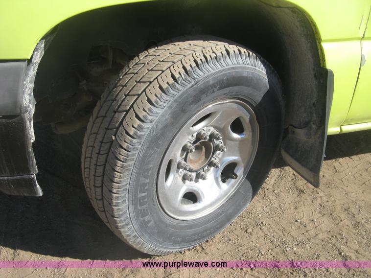 image for item K2857 2000 Chevrolet Silverado 2500 pickup truck