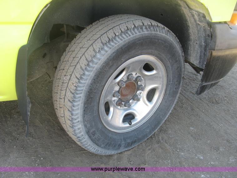 image for item K2857 2000 Chevrolet Silverado 2500 pickup truck