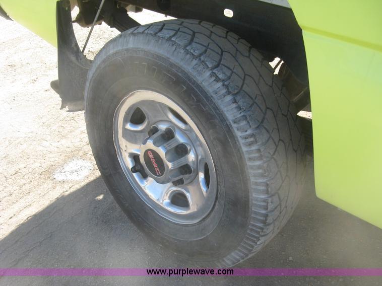 image for item K2857 2000 Chevrolet Silverado 2500 pickup truck