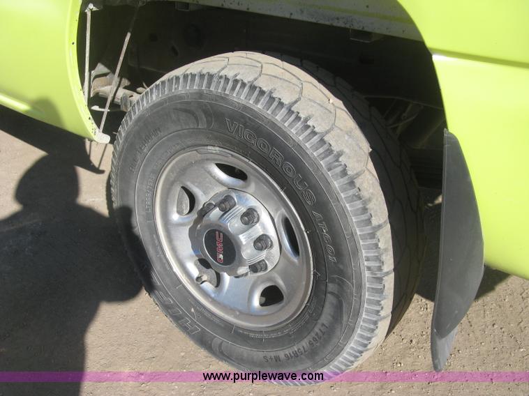 image for item K2857 2000 Chevrolet Silverado 2500 pickup truck