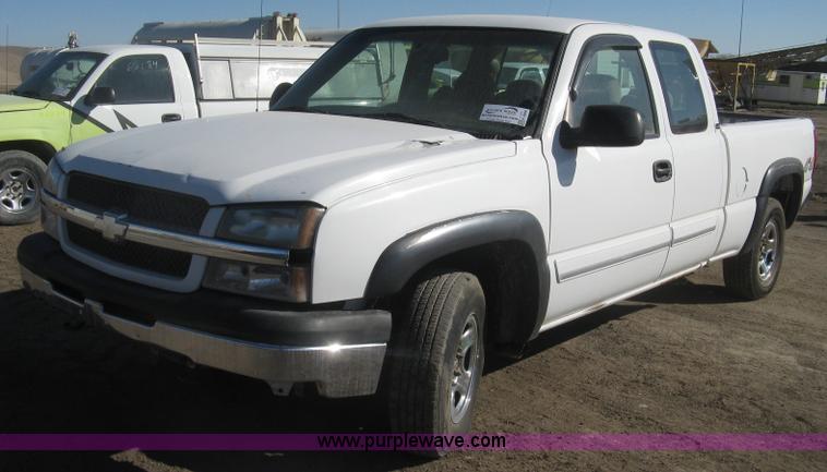 image for item K2858 2003 Chevrolet Silverado 1500 LS Ext. Cab pickup truck