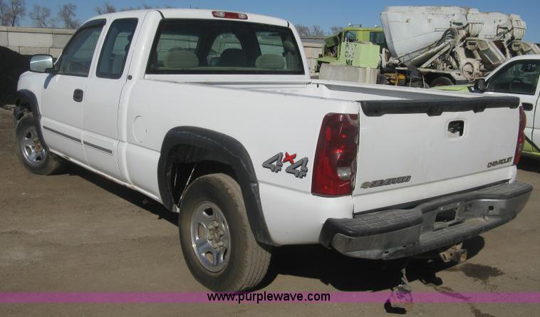 image for item K2858 2003 Chevrolet Silverado 1500 LS Ext. Cab pickup truck