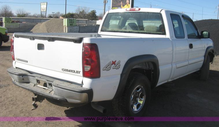 image for item K2858 2003 Chevrolet Silverado 1500 LS Ext. Cab pickup truck