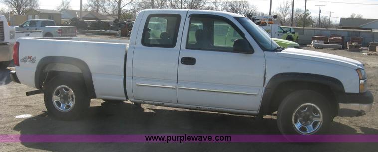 image for item K2858 2003 Chevrolet Silverado 1500 LS Ext. Cab pickup truck
