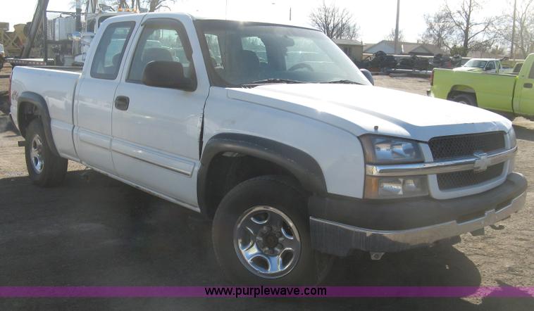 image for item K2858 2003 Chevrolet Silverado 1500 LS Ext. Cab pickup truck