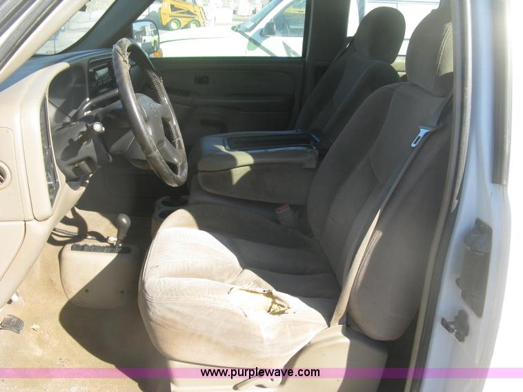 image for item K2858 2003 Chevrolet Silverado 1500 LS Ext. Cab pickup truck