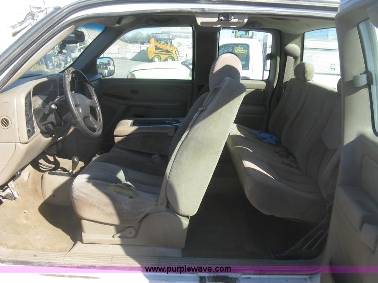 image for item K2858 2003 Chevrolet Silverado 1500 LS Ext. Cab pickup truck