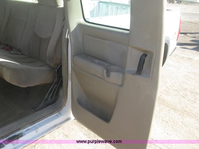 image for item K2858 2003 Chevrolet Silverado 1500 LS Ext. Cab pickup truck