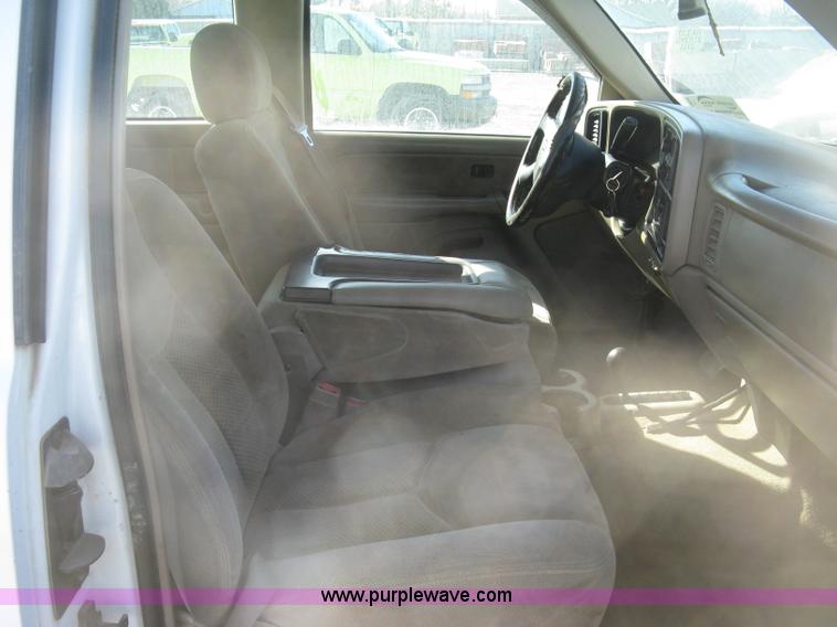 image for item K2858 2003 Chevrolet Silverado 1500 LS Ext. Cab pickup truck