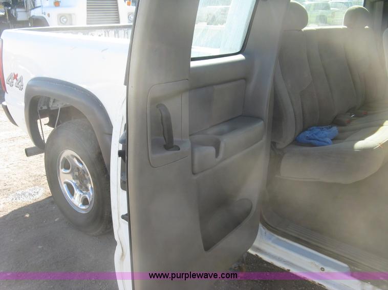 image for item K2858 2003 Chevrolet Silverado 1500 LS Ext. Cab pickup truck