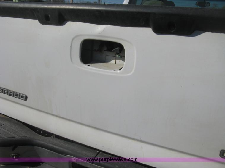 image for item K2858 2003 Chevrolet Silverado 1500 LS Ext. Cab pickup truck