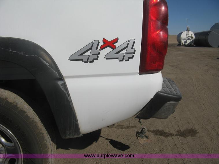 image for item K2858 2003 Chevrolet Silverado 1500 LS Ext. Cab pickup truck