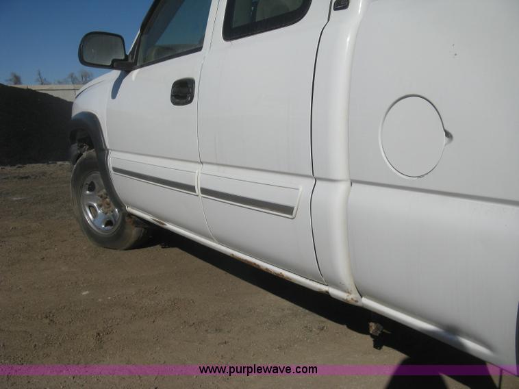 image for item K2858 2003 Chevrolet Silverado 1500 LS Ext. Cab pickup truck