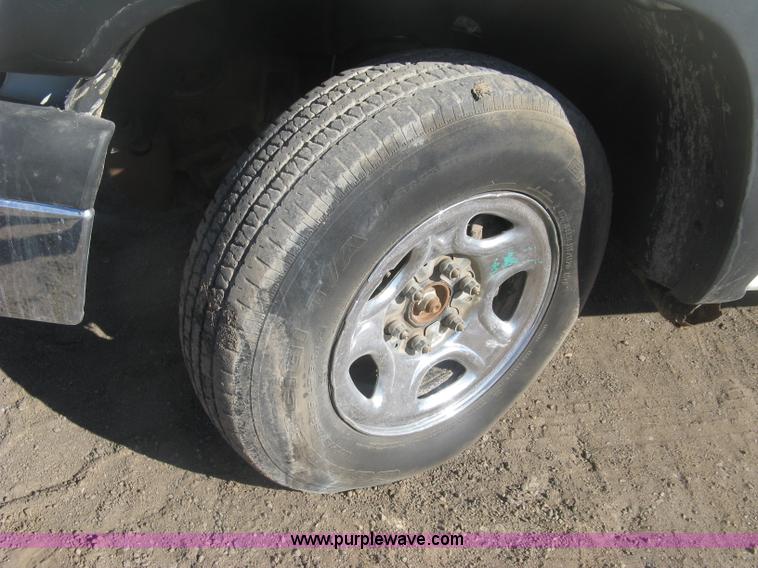 image for item K2858 2003 Chevrolet Silverado 1500 LS Ext. Cab pickup truck