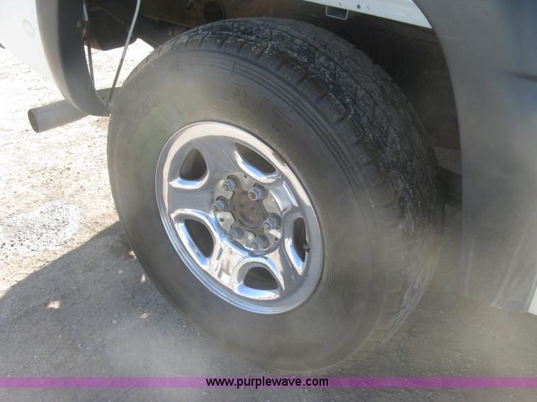 image for item K2858 2003 Chevrolet Silverado 1500 LS Ext. Cab pickup truck