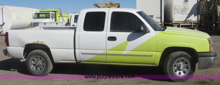 image for item K2860 2004 Chevrolet Silverado 1500 Ext. Cab pickup truck