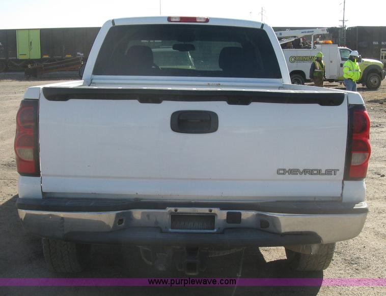 image for item K2860 2004 Chevrolet Silverado 1500 Ext. Cab pickup truck