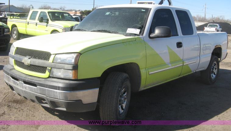image for item K2860 2004 Chevrolet Silverado 1500 Ext. Cab pickup truck