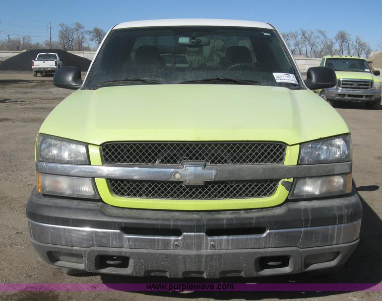 image for item K2860 2004 Chevrolet Silverado 1500 Ext. Cab pickup truck