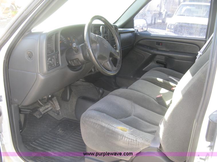 image for item K2860 2004 Chevrolet Silverado 1500 Ext. Cab pickup truck