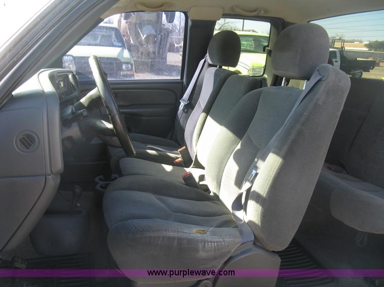 image for item K2860 2004 Chevrolet Silverado 1500 Ext. Cab pickup truck