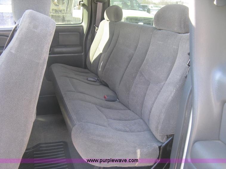 image for item K2860 2004 Chevrolet Silverado 1500 Ext. Cab pickup truck