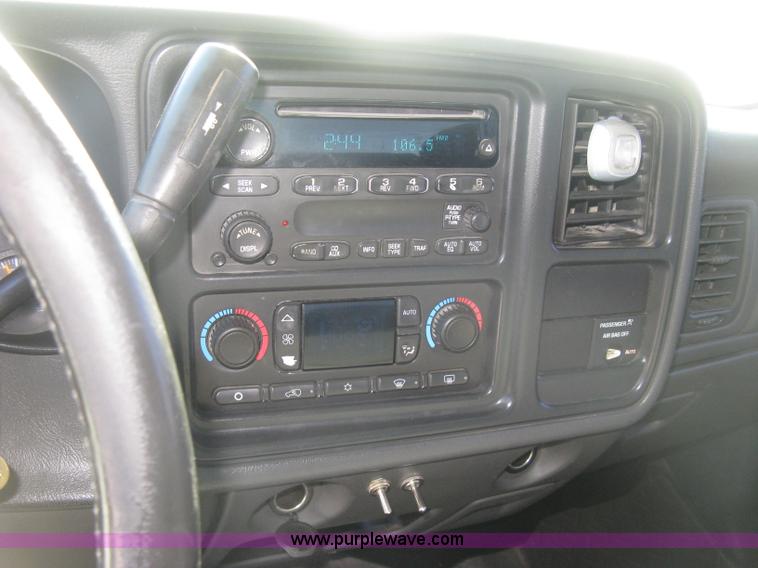 image for item K2860 2004 Chevrolet Silverado 1500 Ext. Cab pickup truck