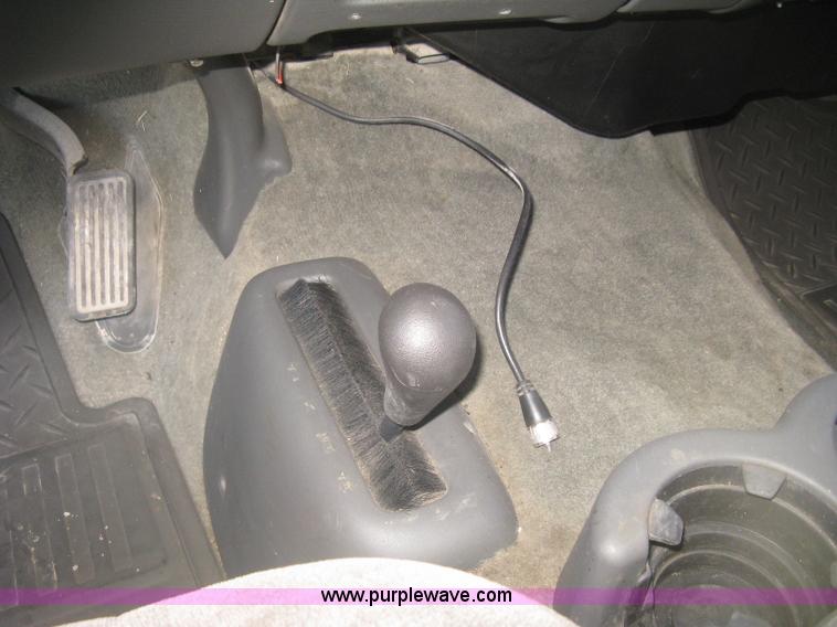 image for item K2860 2004 Chevrolet Silverado 1500 Ext. Cab pickup truck