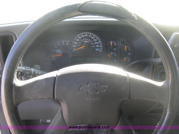 image for item K2860 2004 Chevrolet Silverado 1500 Ext. Cab pickup truck